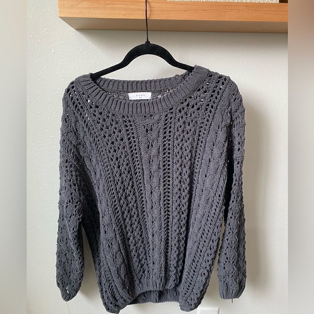 COPY - WOMENS NAME BRAND SWEATER SIZE SMALL - Picture 1 of 2